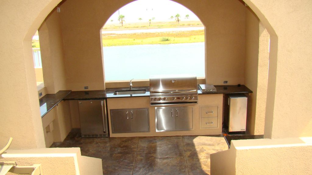 OUTDOOR KITCHEN DESIGN BUILD by E B SMITH